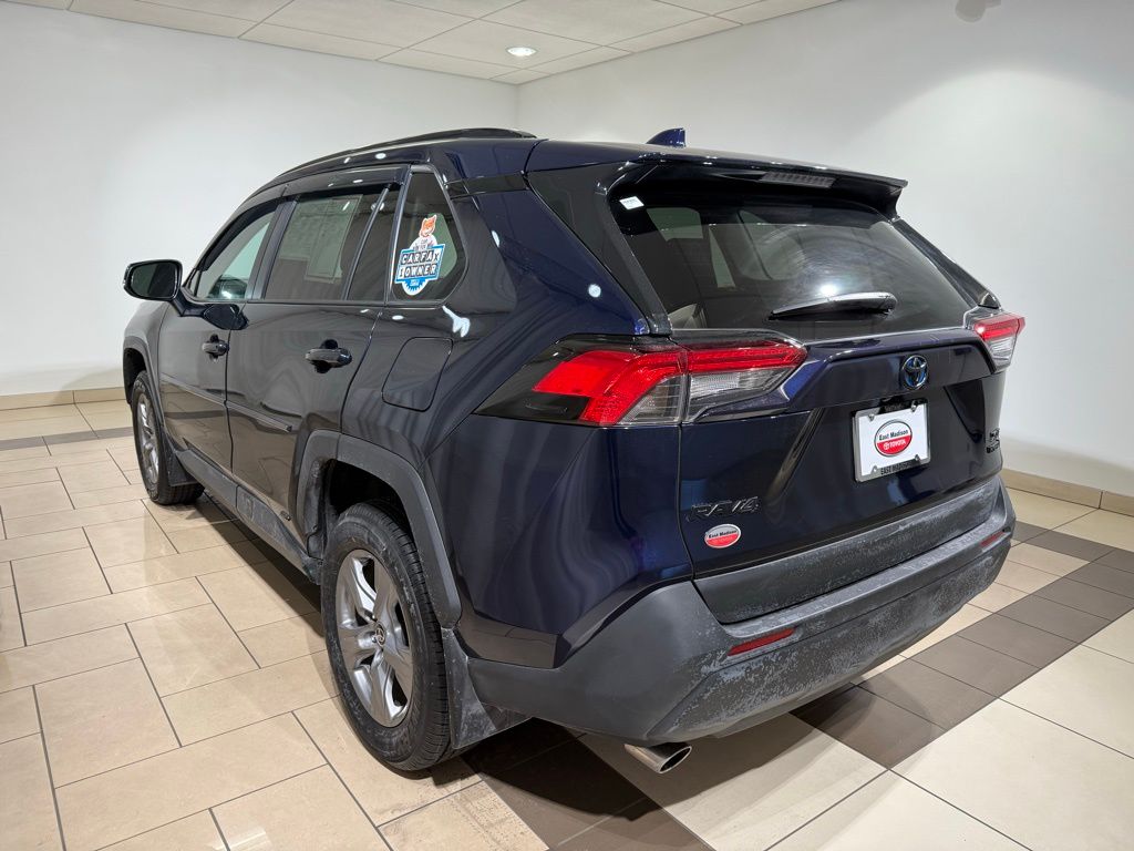 2022 Toyota RAV4 XLE 3