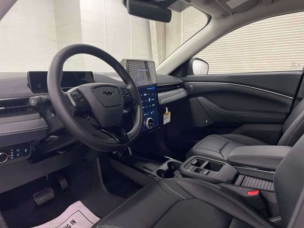 2025 Ford Mustang Mach-E Premium photo 4