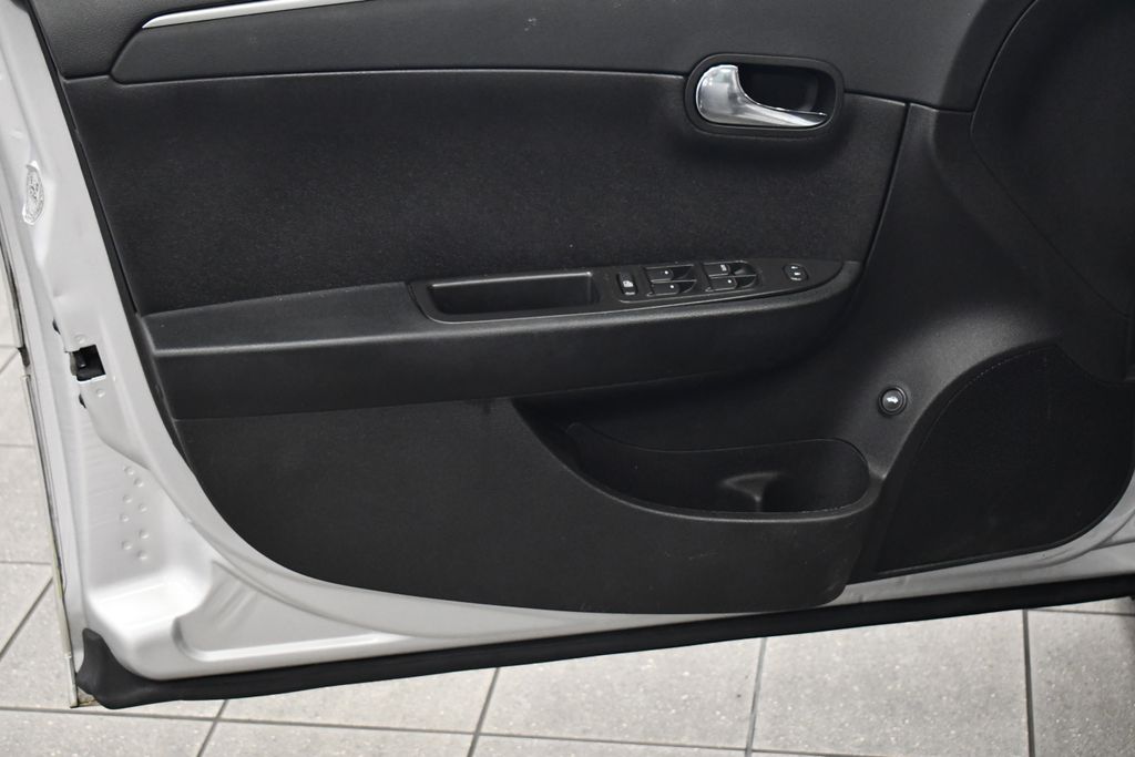 Thumbnail: 2009 Chevrolet Malibu - 14