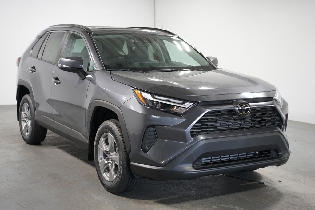 2025 Toyota RAV4 XLE 3