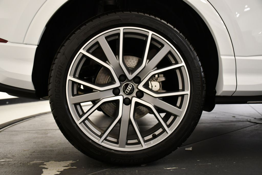 Thumbnail: 2025 Audi Q3 - 16