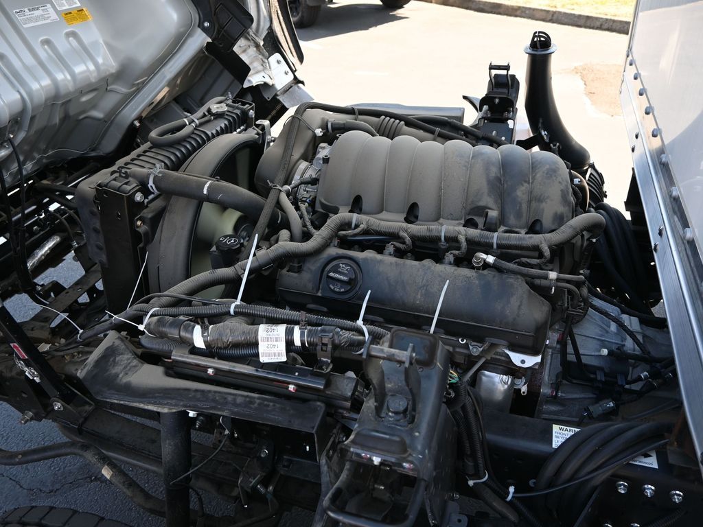 2024 Isuzu NPR HD 