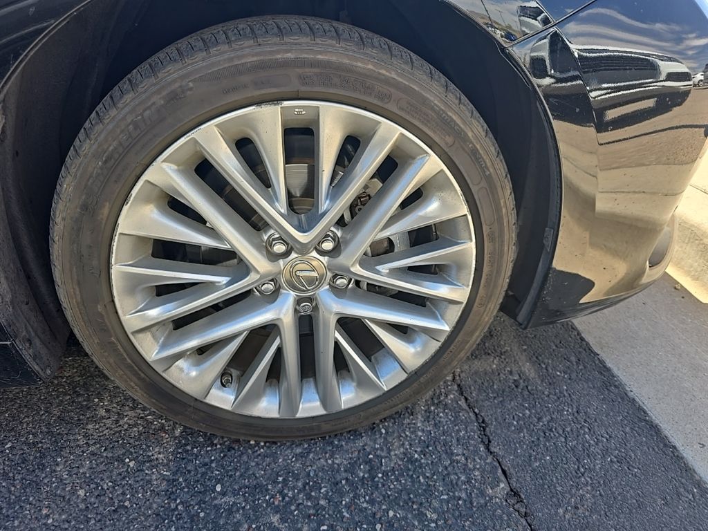 Thumbnail: 2013 Lexus ES - 6