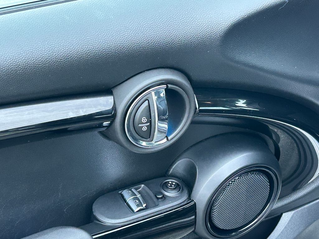 Thumbnail: 2019 MINI Cooper - 12