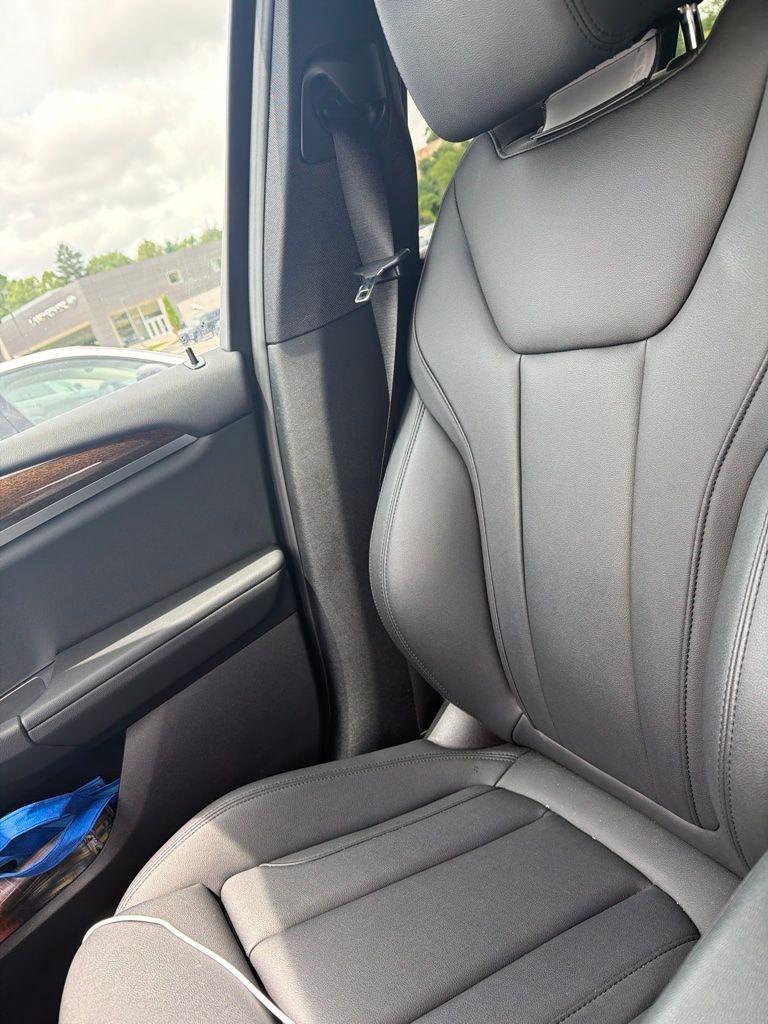Used 2020 White BMW xDrive30i image 7