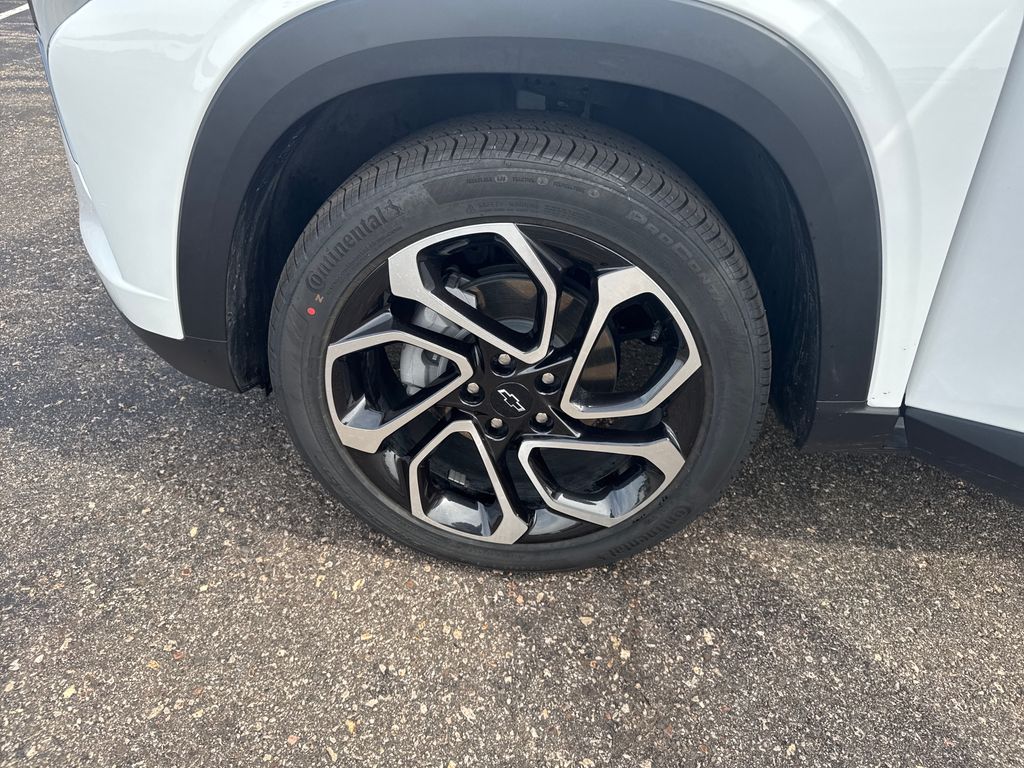 Used 2025 Chevrolet Trax SUV