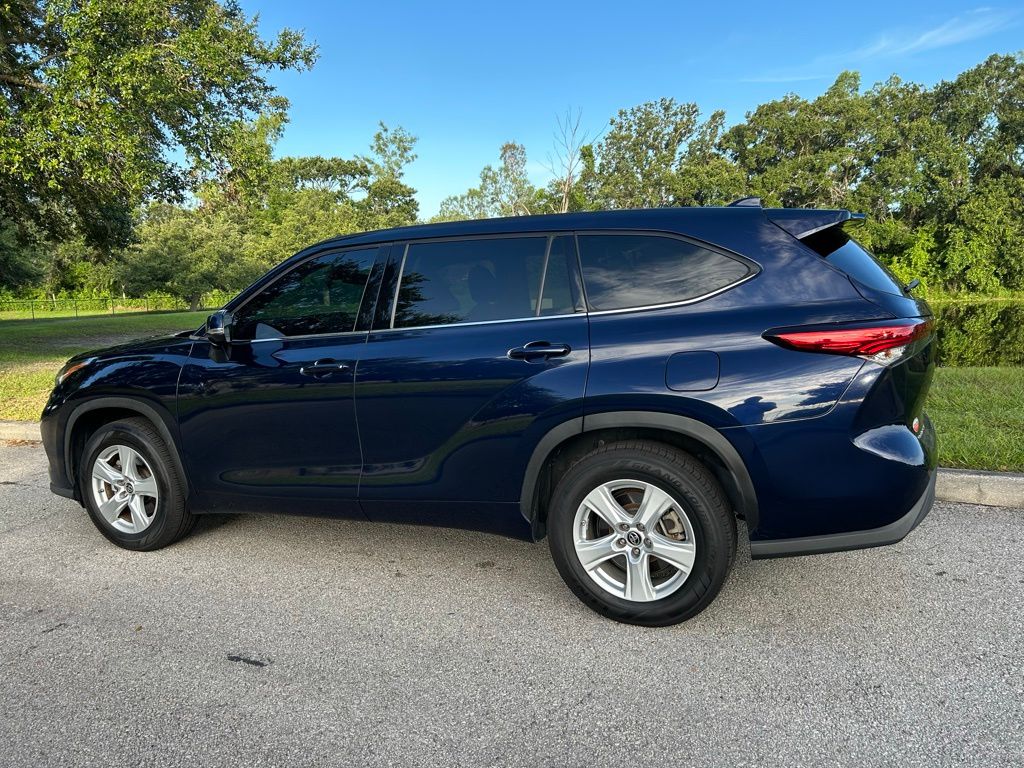 Thumbnail: 2021 Toyota Highlander - 3