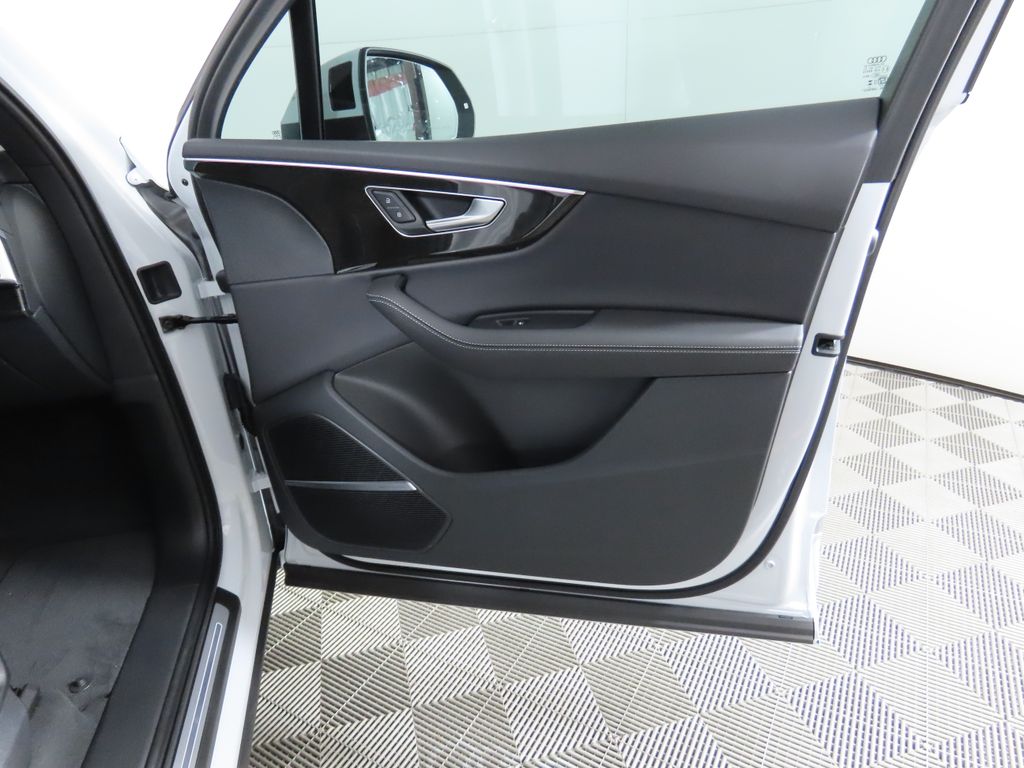 Thumbnail: 2025 Audi Q7 - 29