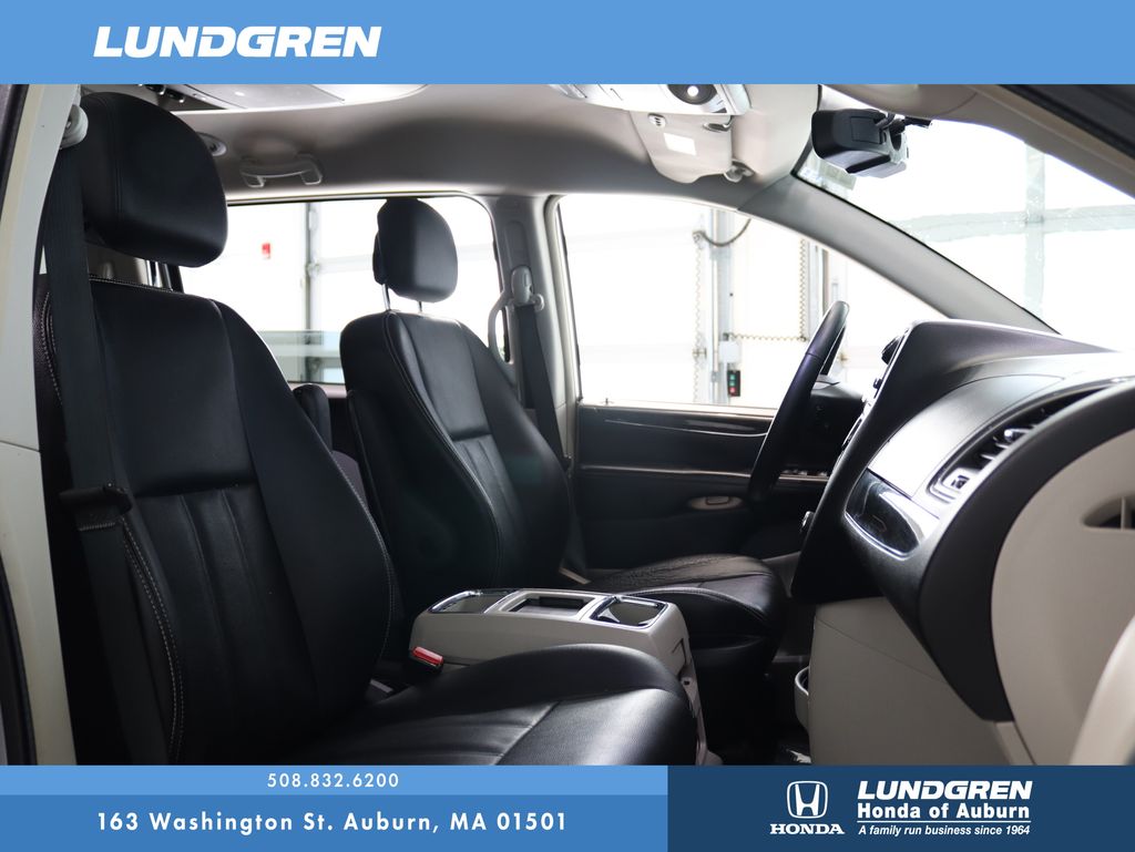 2016 Chrysler Town & Country Touring 15