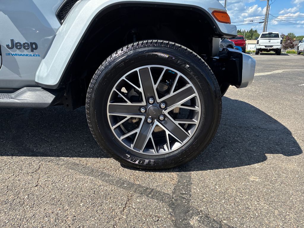 2023 Jeep Wrangler Sahara 4xe - 8