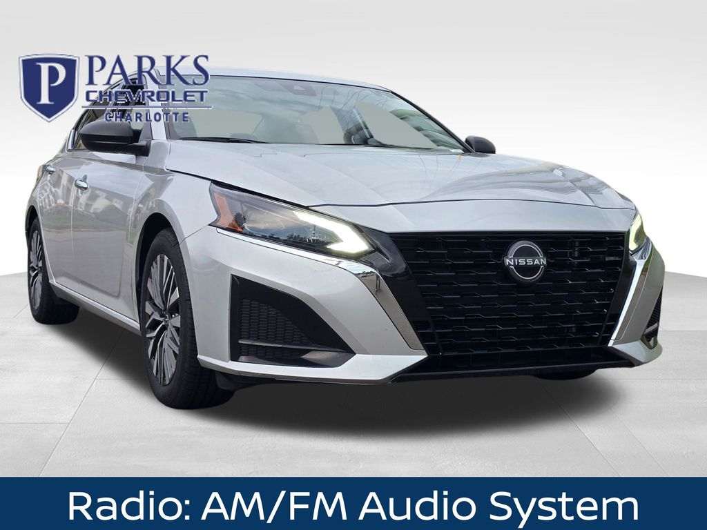 Brilliant Silver Metallic 2024 Nissan Altima Sedan Front-Wheel Drive Continuously Variable Transmission