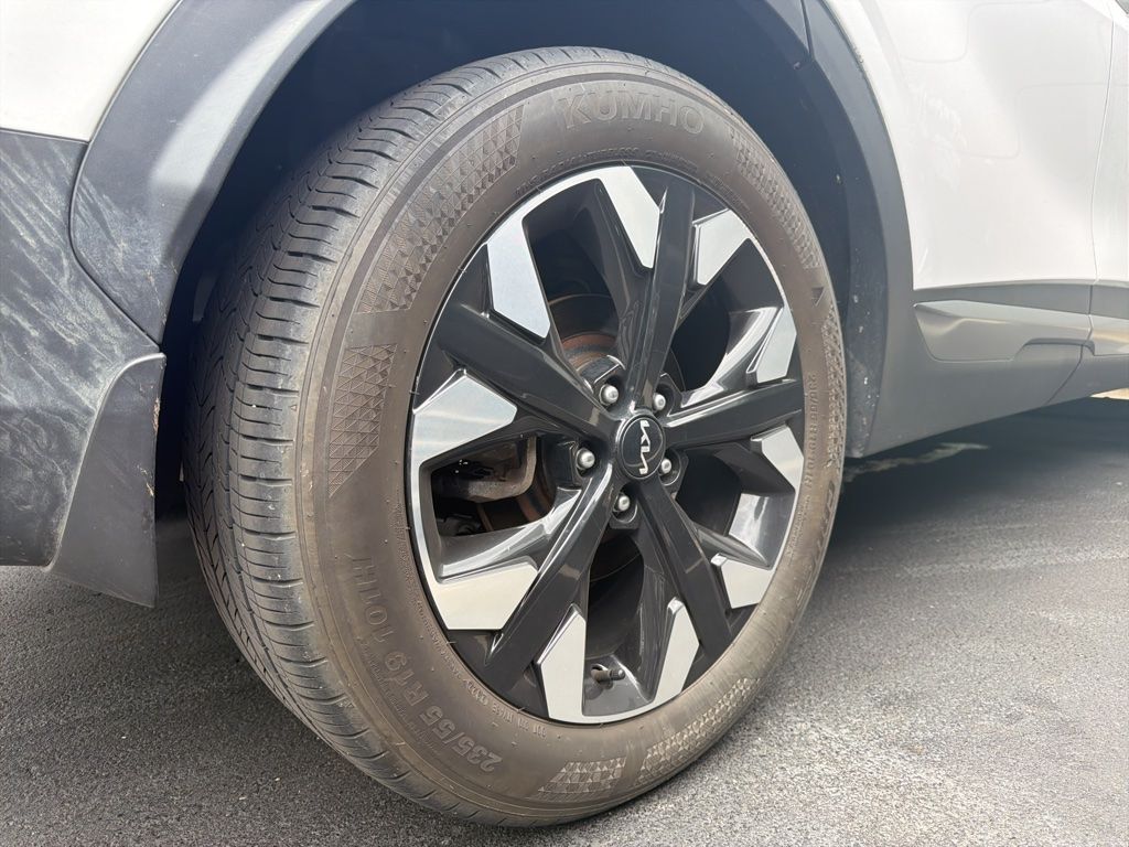 Used 2023 White Kia X-Line image 10