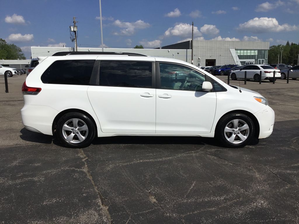 Thumbnail: 2013 Toyota Sienna - 6