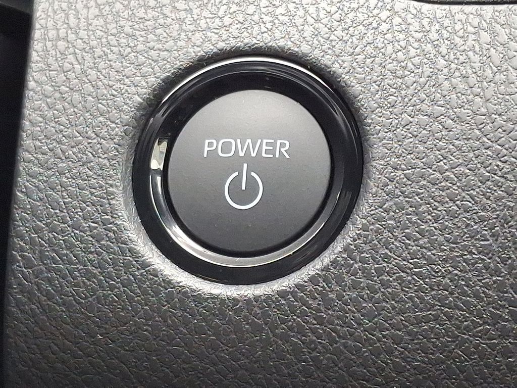 2025 Toyota Camry SE 14