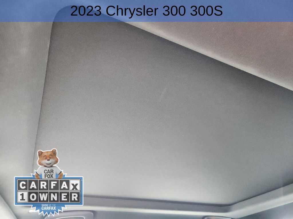 2023 Chrysler 300 S 24