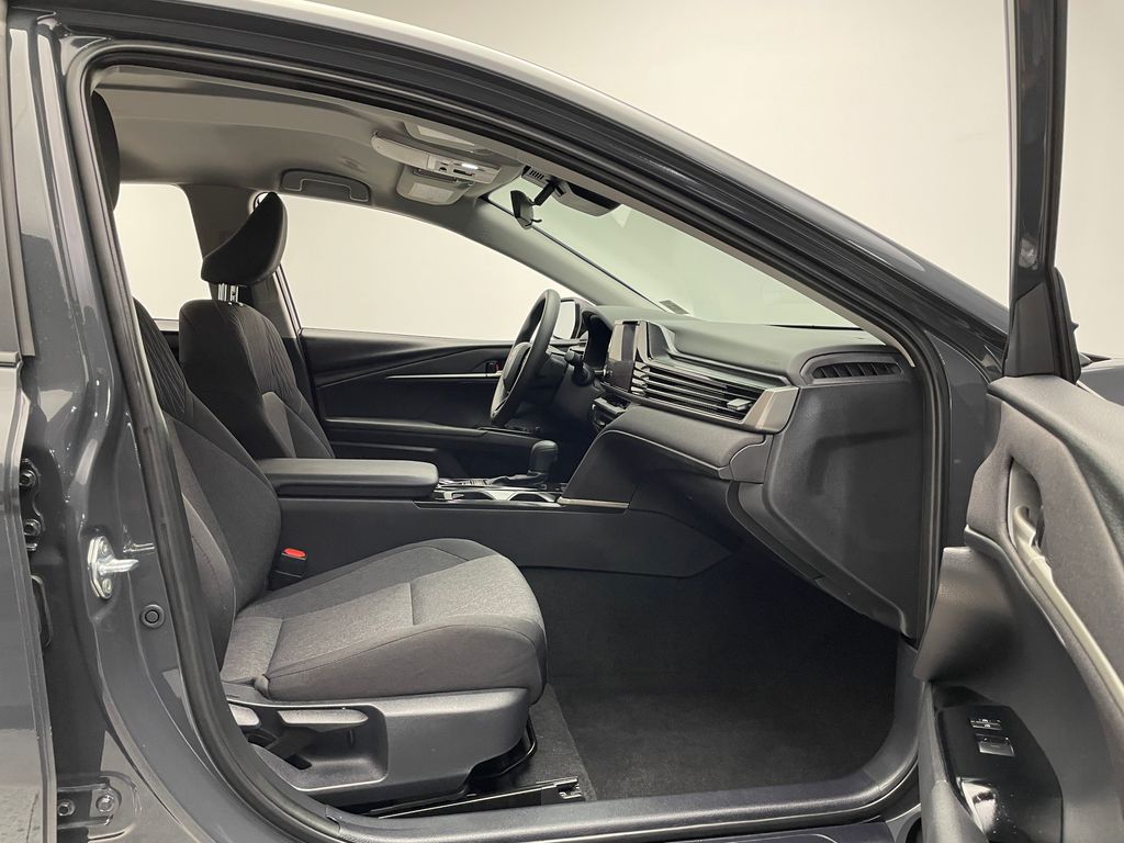 2025 Toyota Camry LE 16