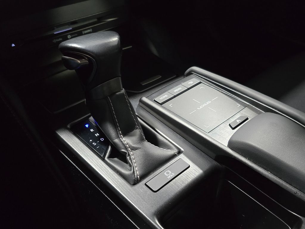 Thumbnail: 2021 Lexus ES - 25