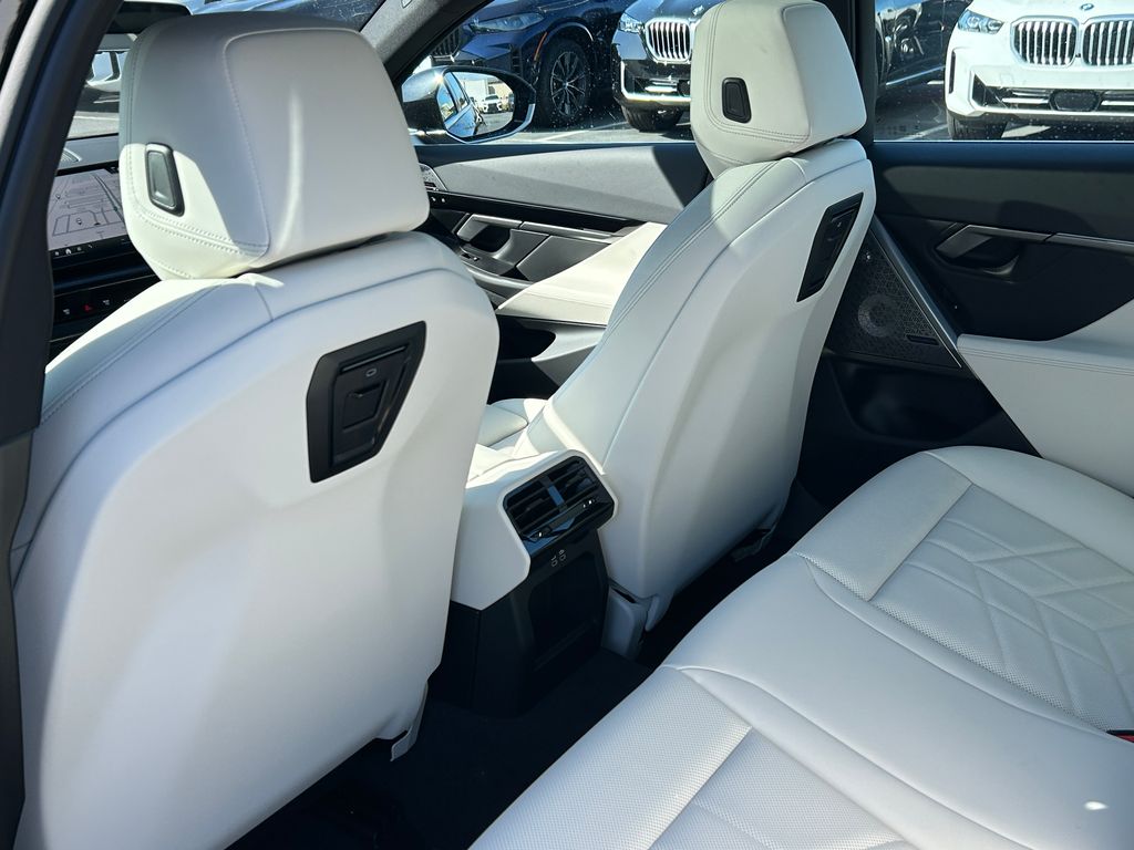 2025 BMW 5 Series 530i 31