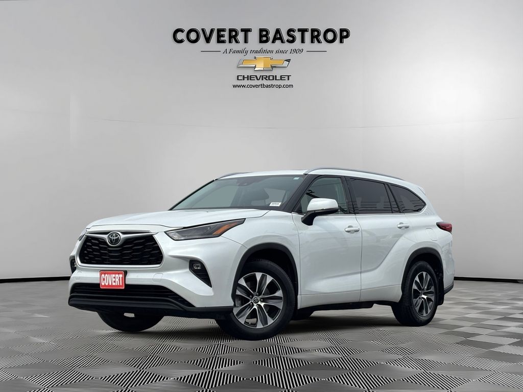 Used Car 2022 Toyota Highlander  Xle For Sale Under $30,000 In Austin, Texas