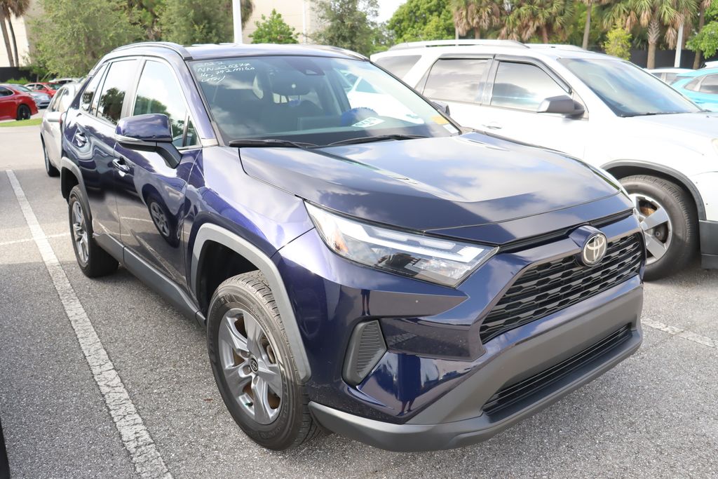 2022 Toyota RAV4 XLE 6