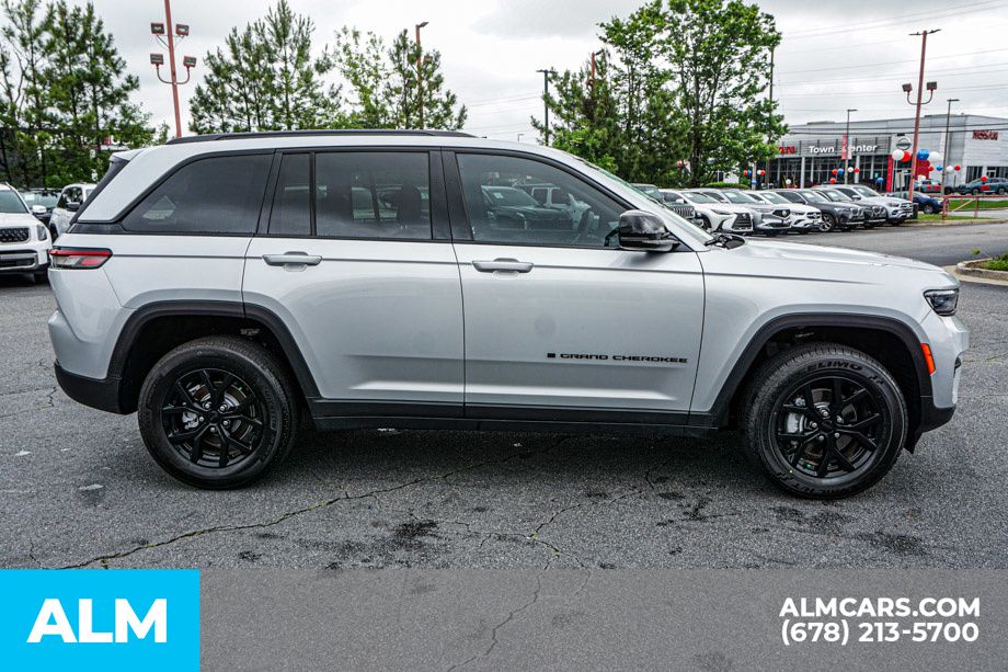 2025 Jeep Grand Cherokee Altitude - Photo 9