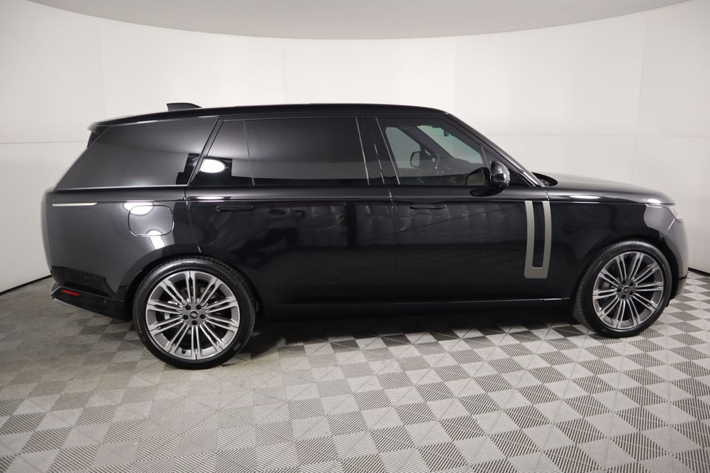 2025 Land Rover Range Rover SE 4