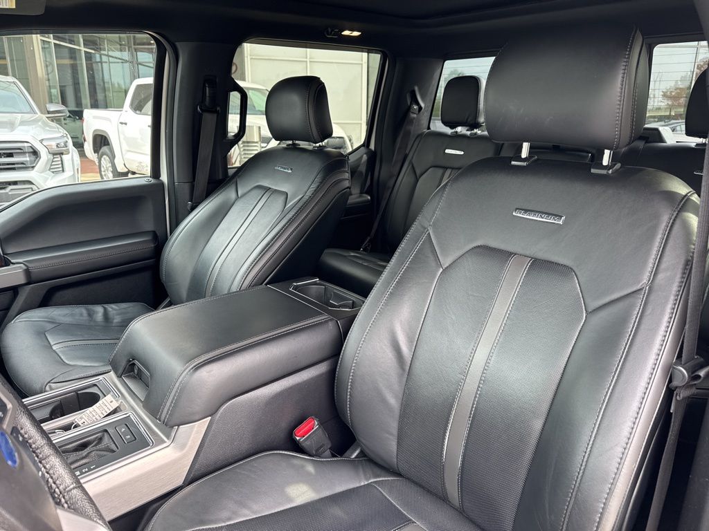 2016 Ford F-150 Platinum photo
