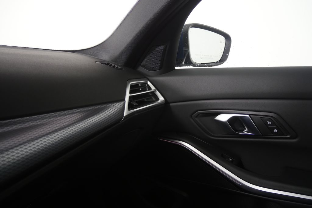 Thumbnail: 2025 BMW 3 Series - 27