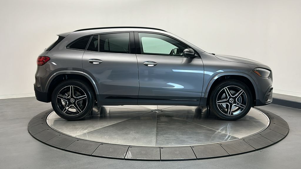 2025 Mercedes-Benz GLA 250 4MATIC 8