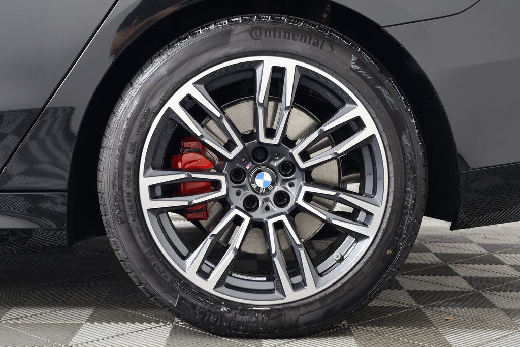 Thumbnail: 2026 BMW 5 Series - 10