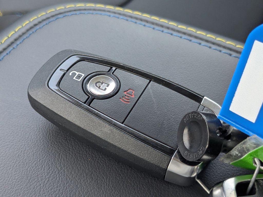 2025 Ford Maverick Lobo Standard