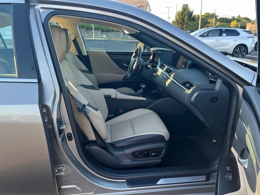 Used 2021 Lexus ES Sedan