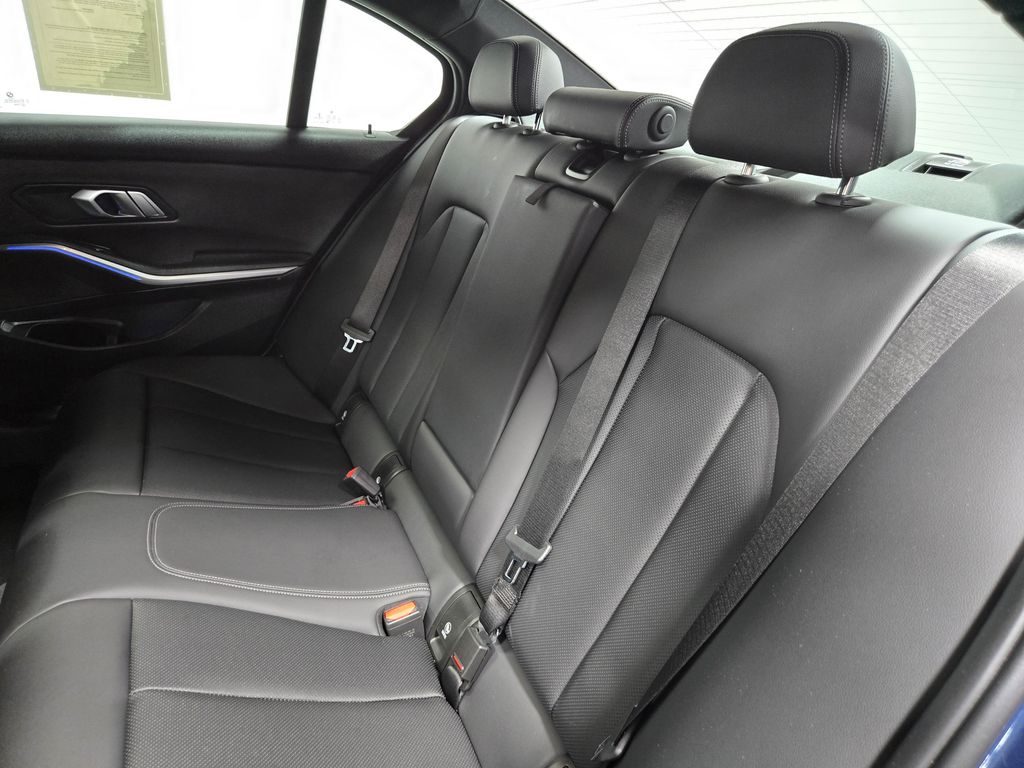 2022 BMW 3 Series 330i - Photo 32