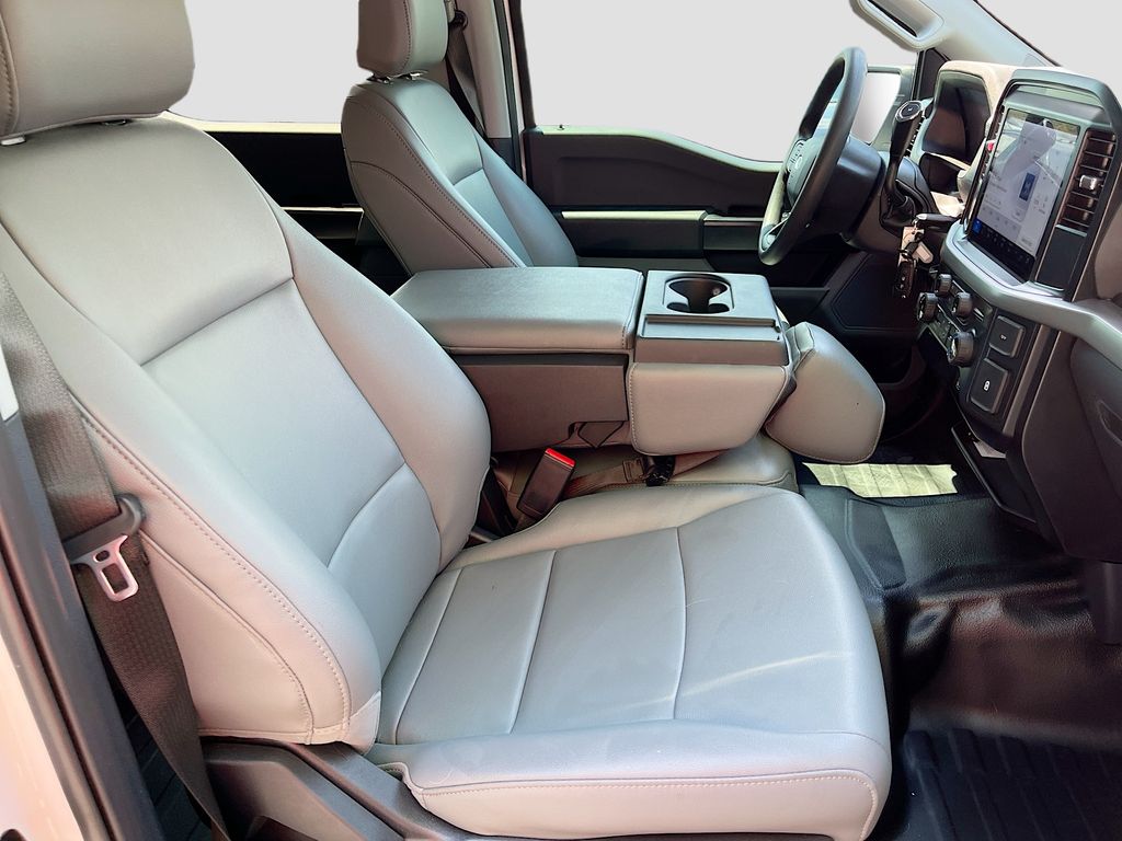 Used 2025 White Ford XL image 26