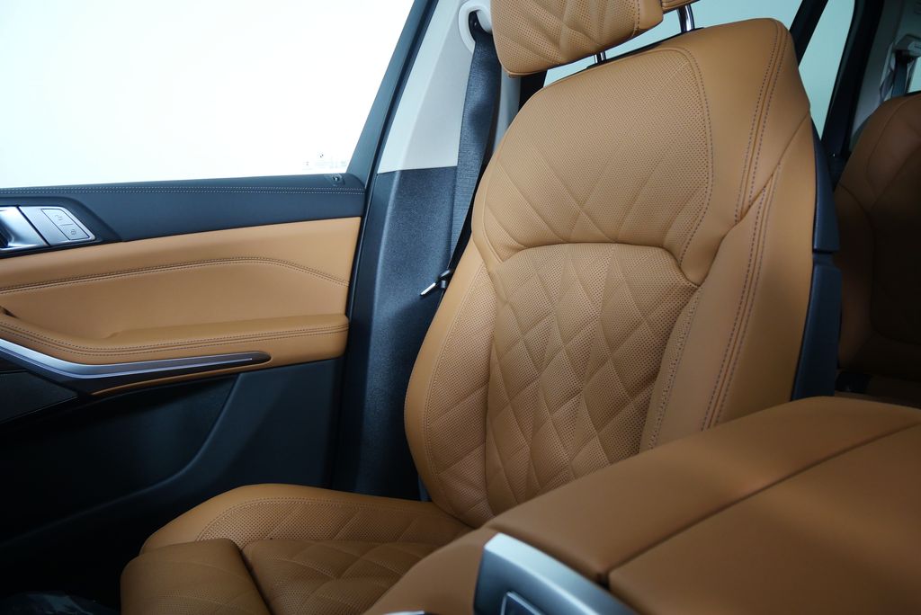 Thumbnail: 2026 BMW X7 - 24