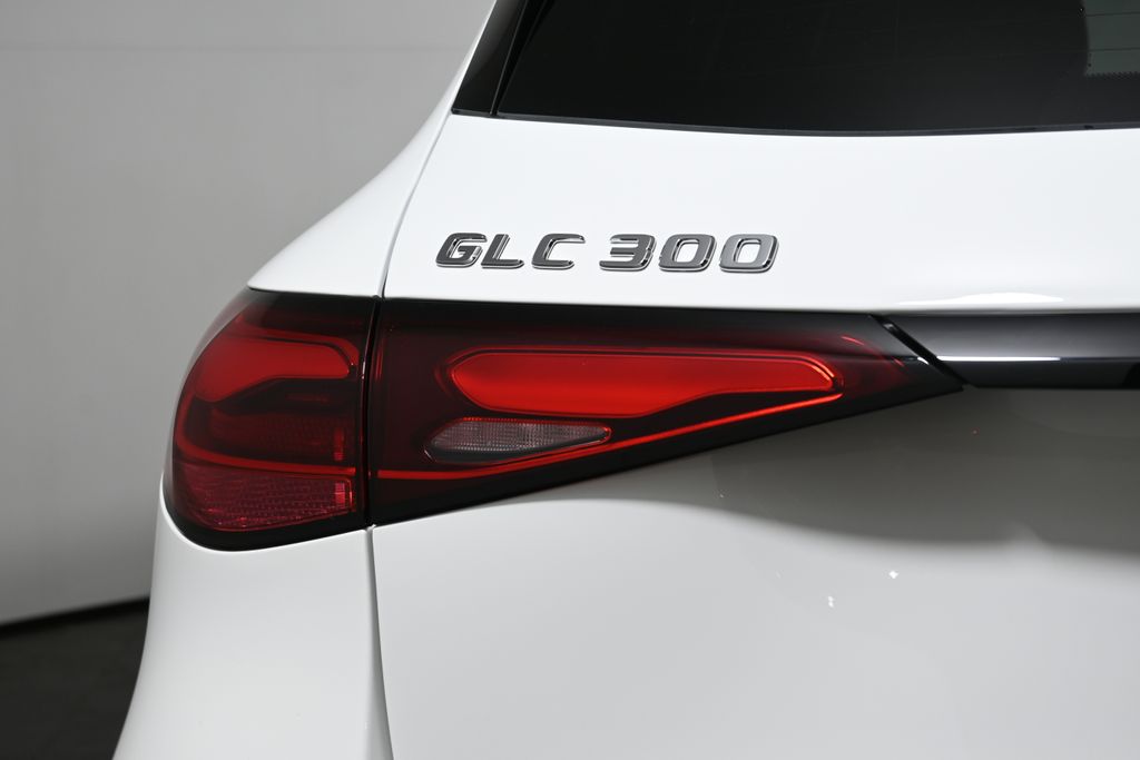 2025 Mercedes-Benz GLC 300 12