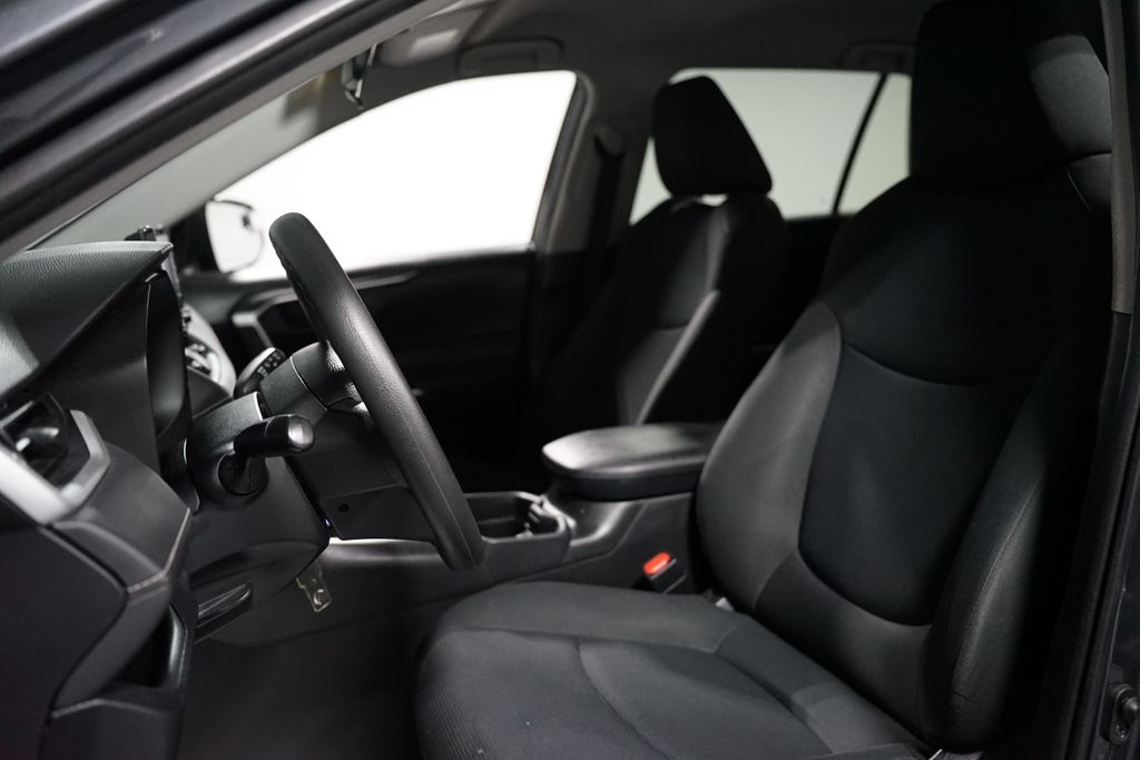 Thumbnail: 2019 Toyota RAV4 - 14