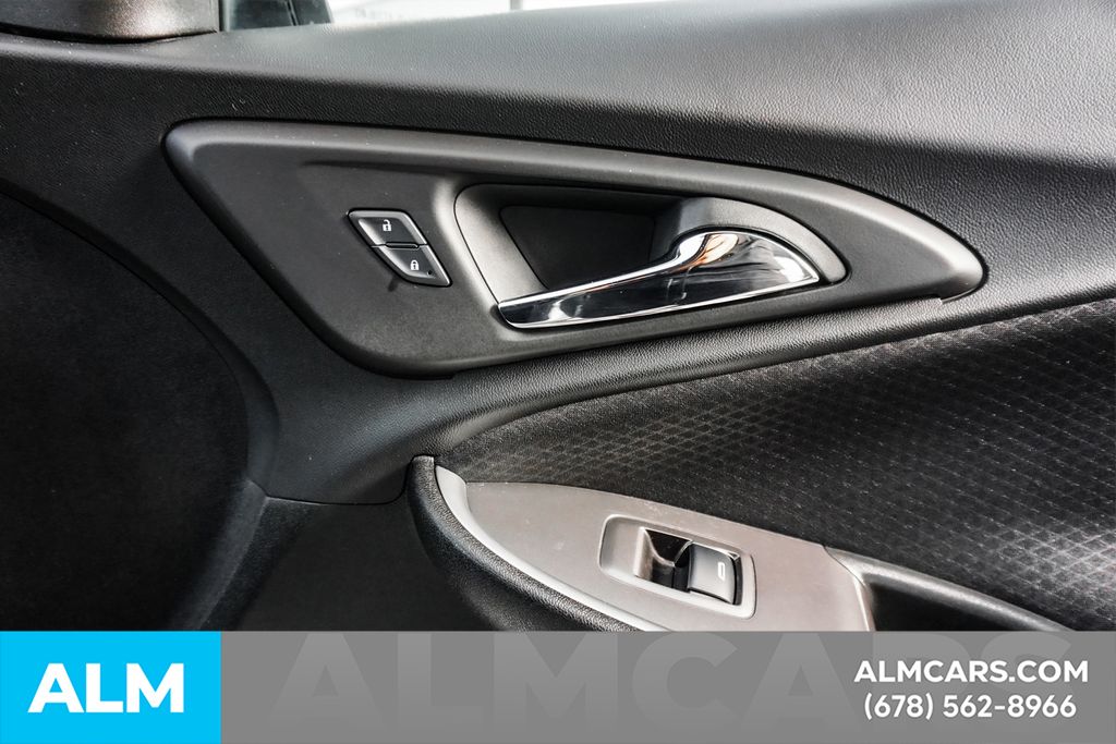 Used 2025 White Chevrolet LT image 45