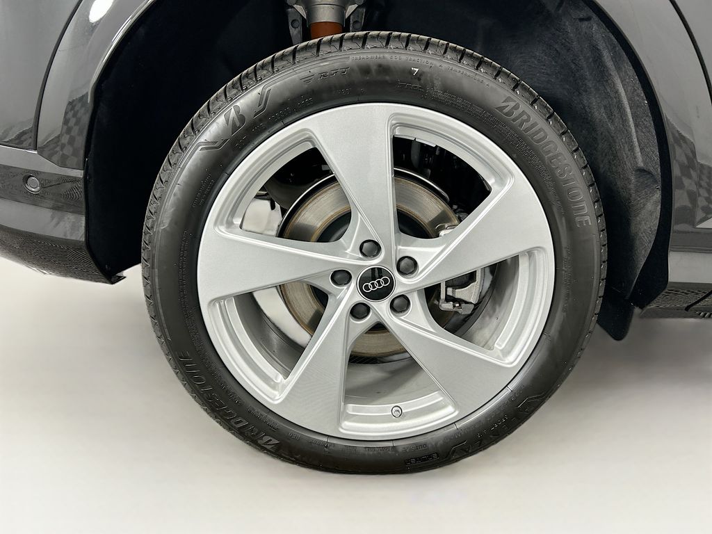 Thumbnail: 2025 Audi Q5 - 32