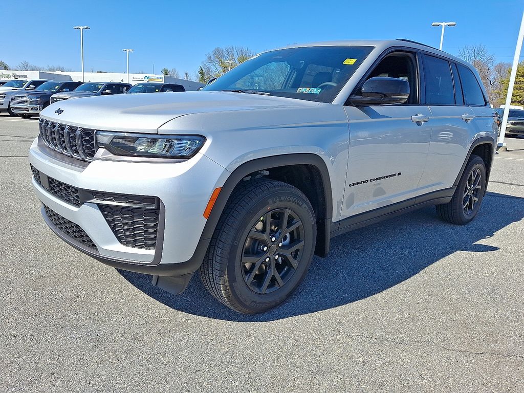 2026 Jeep Grand Cherokee — photo 2
