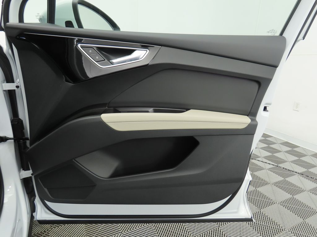 2025 Audi Q4 e-tron  26