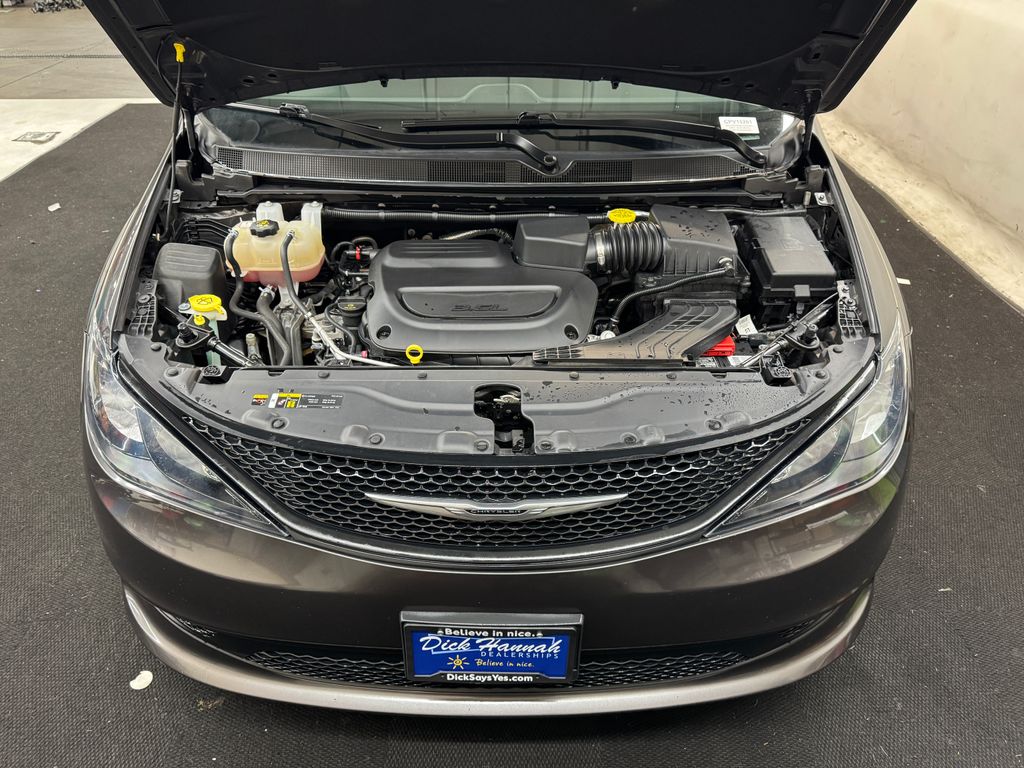 2023 Chrysler Voyager LX