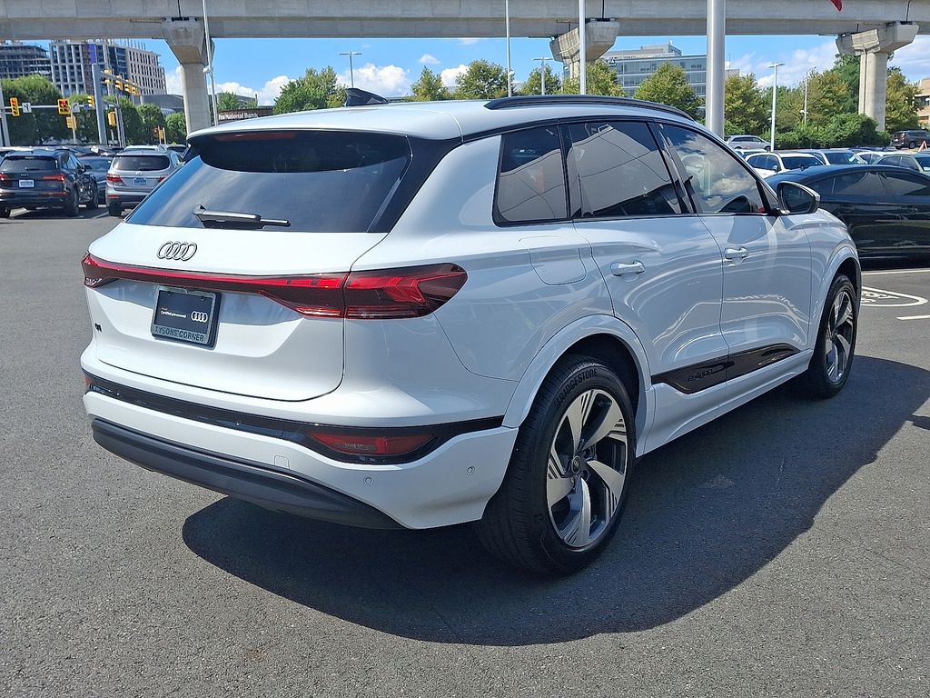 Thumbnail: 2025 Audi Q6 e-tron - 4