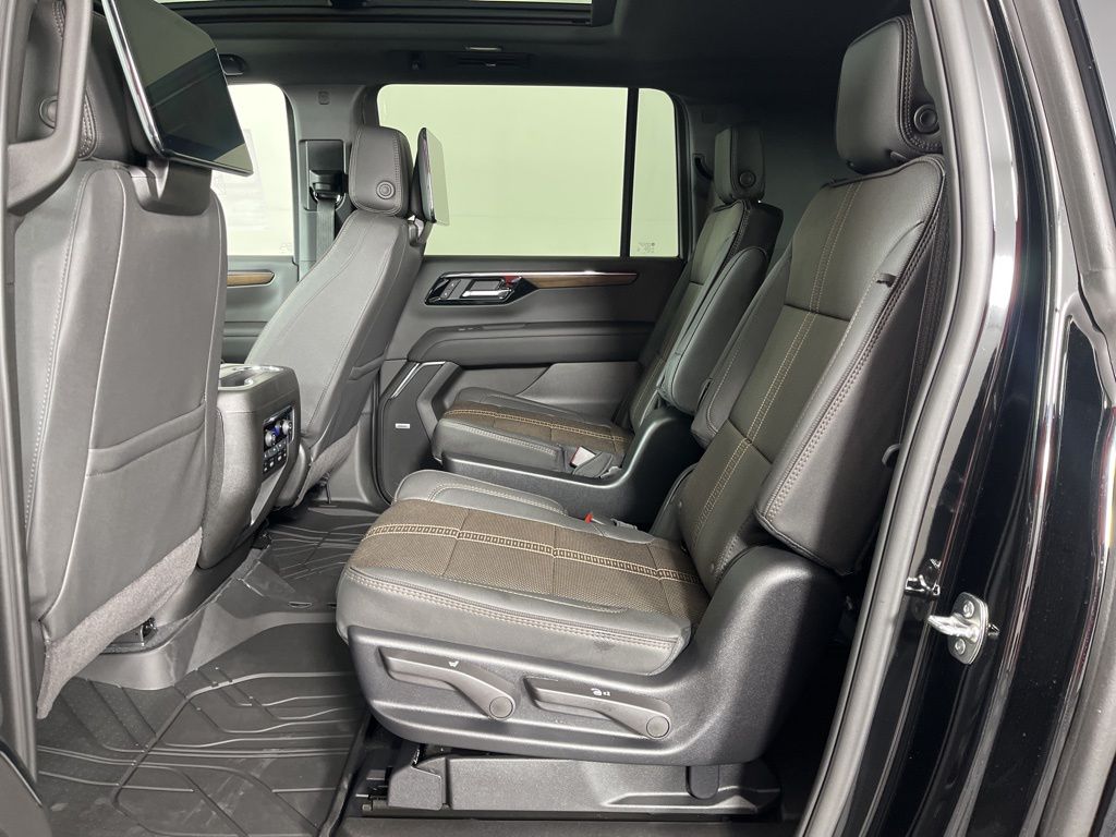 Thumbnail: 2026 Chevrolet Suburban - 20