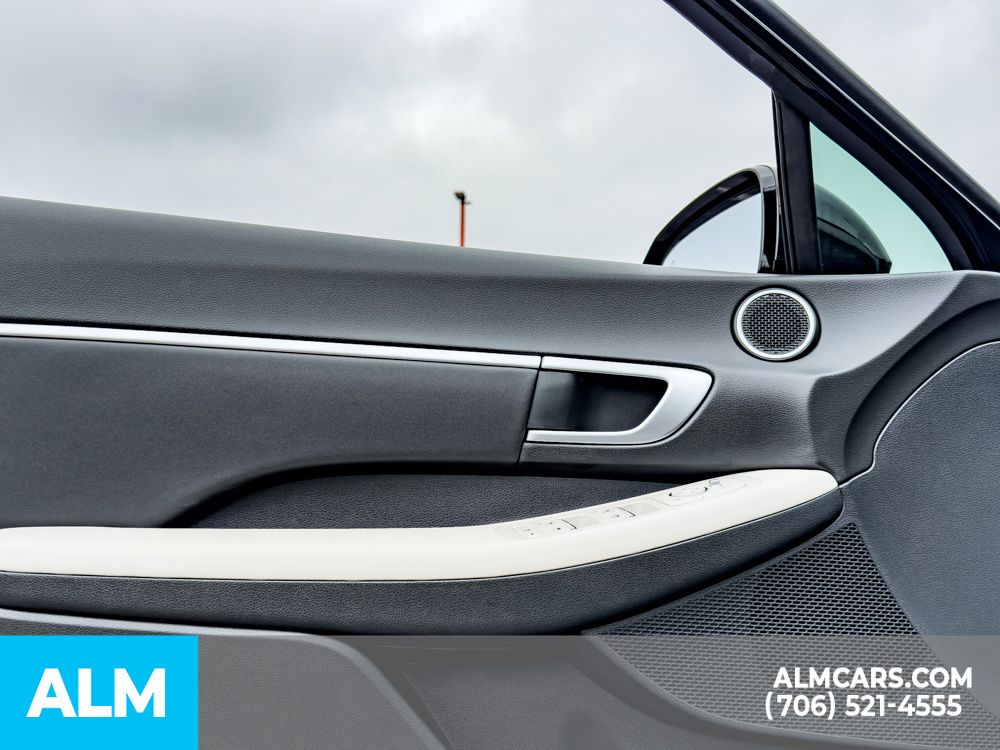 Used 2025 Black Hyundai SEL image 11