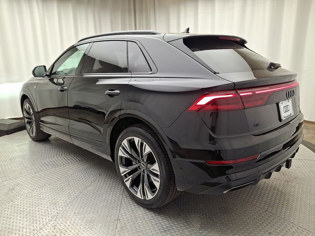 Thumbnail: 2026 Audi Q8 - 4