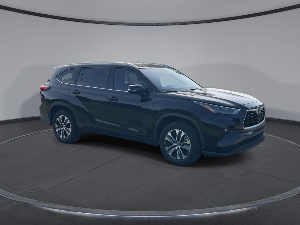 Thumbnail: 2022 Toyota Highlander - 2