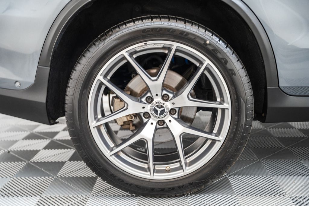 Mercedes-BenzGLC16