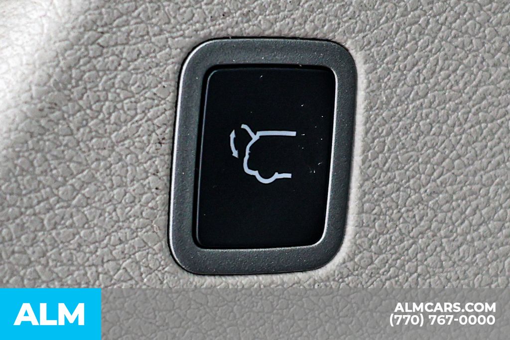 Used 2023 Black Chrysler Touring L image 25