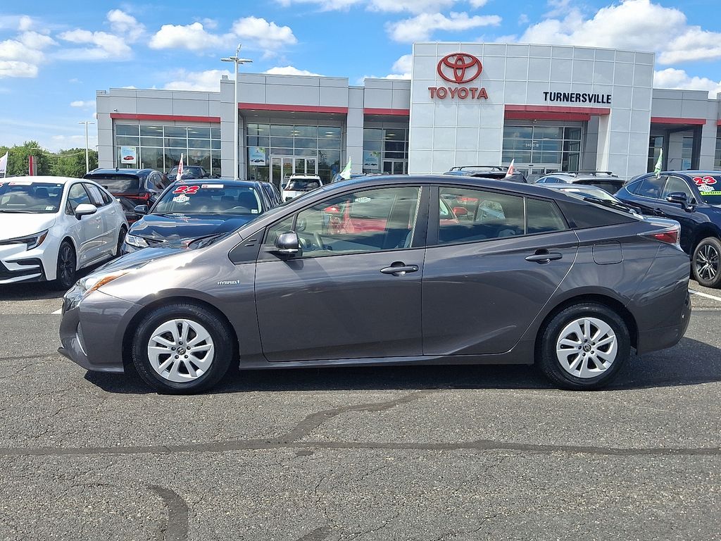 Thumbnail: 2017 Toyota Prius - 7